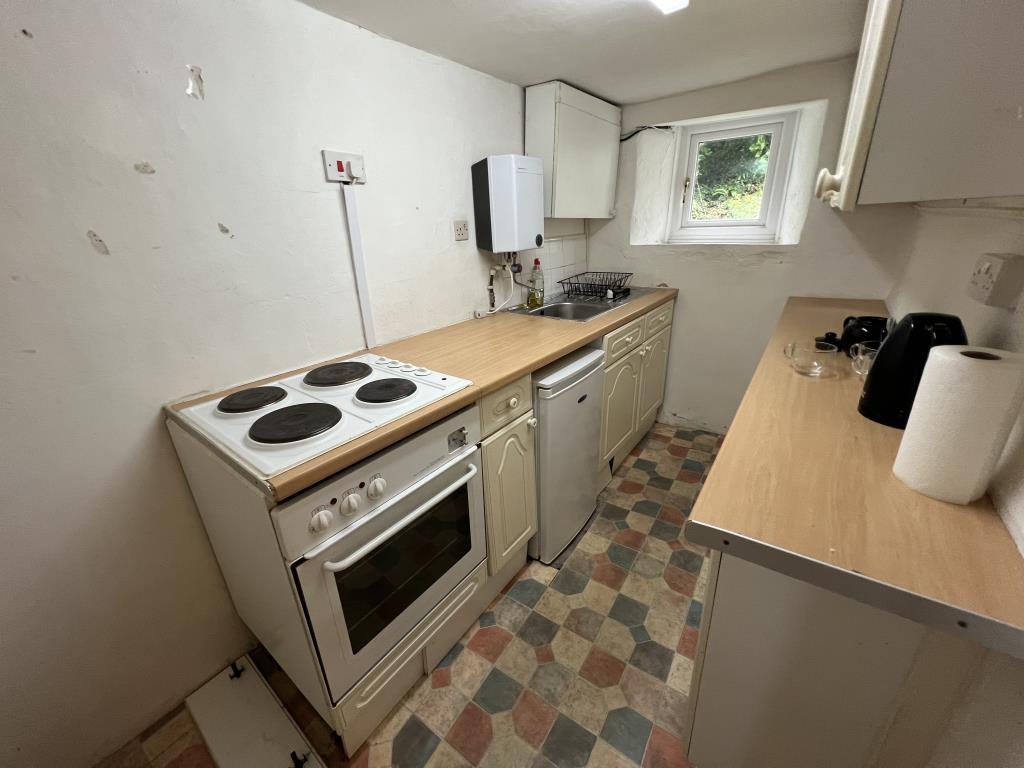 Lot: 115 - COTTAGE FOR REFURBISHMENT WITH LARGE GARDEN AND PARKING, PLUS SEPARATE PADDOCK - General view of the kitchen